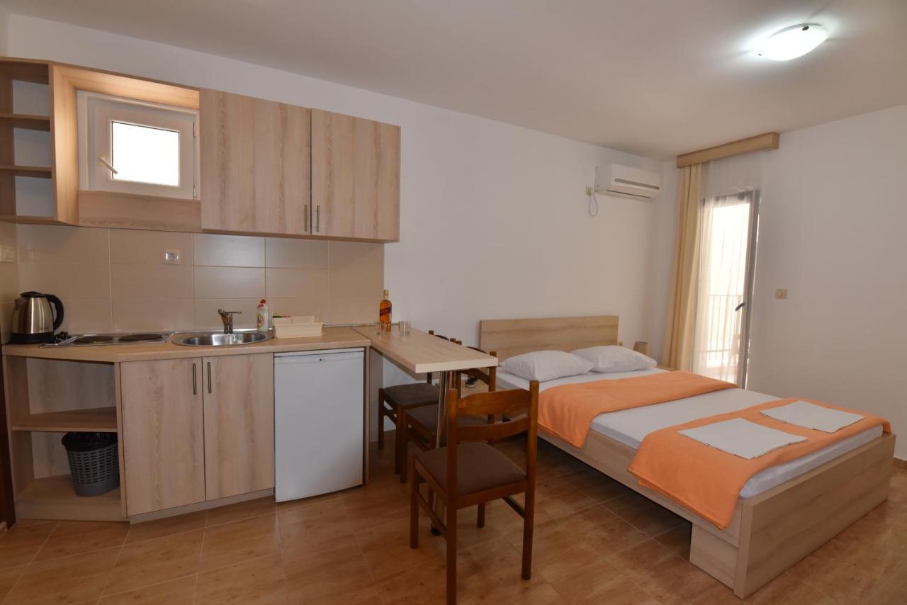 Studio Apartments 6 Palmi บุดวา ภายนอก รูปภาพ