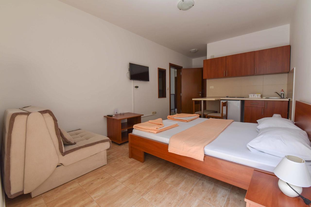 Studio Apartments 6 Palmi บุดวา ภายนอก รูปภาพ